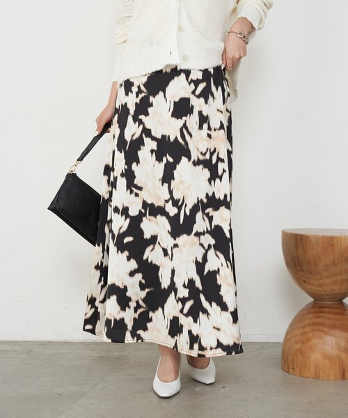 Jena espace merveilleux(ジェナ エスパスメルヴェイユ)の「ニュアンス花柄スカート(スカート・レディース・ブラック/ブラウン・FREE)」の9枚目の写真