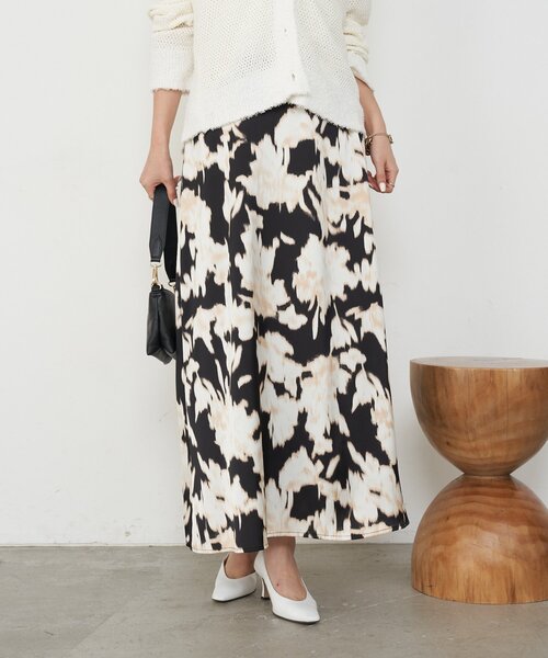 Jena espace merveilleux(ジェナ エスパスメルヴェイユ)の「ニュアンス花柄スカート(スカート・レディース・ブラック/ブラウン・FREE)」の13枚目の写真