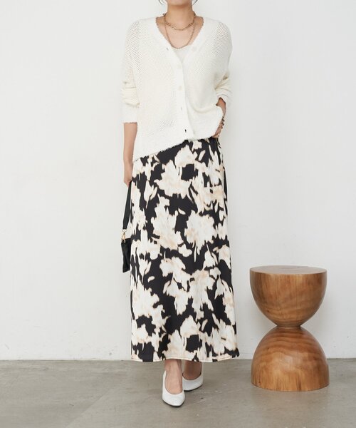 Jena espace merveilleux(ジェナ エスパスメルヴェイユ)の「ニュアンス花柄スカート(スカート・レディース・ブラック/ブラウン・FREE)」の16枚目の写真