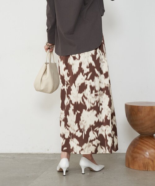 Jena espace merveilleux(ジェナ エスパスメルヴェイユ)の「ニュアンス花柄スカート(スカート・レディース・ブラック/ブラウン・FREE)」の18枚目の写真