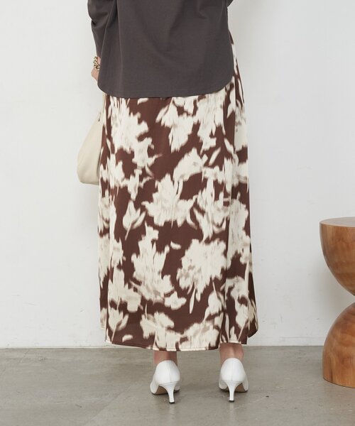 Jena espace merveilleux(ジェナ エスパスメルヴェイユ)の「ニュアンス花柄スカート(スカート・レディース・ブラック/ブラウン・FREE)」の20枚目の写真