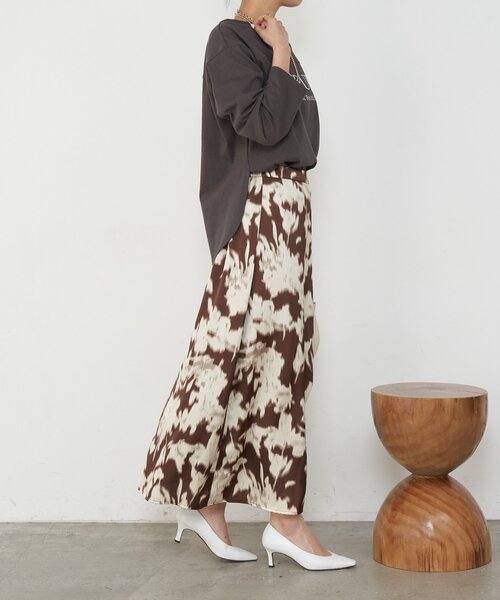 Jena espace merveilleux(ジェナ エスパスメルヴェイユ)の「ニュアンス花柄スカート(スカート・レディース・ブラック/ブラウン・FREE)」の22枚目の写真