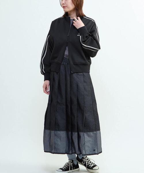 CONVERSE TOKYO(コンバーストウキョウ)の「LIGHT DENIM PLEATED SKIRT(デニムスカート・レディース・インディゴブルー/ブラック・FREE)」の8枚目の写真