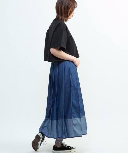 CONVERSE TOKYO(コンバーストウキョウ)の「LIGHT DENIM PLEATED SKIRT(デニムスカート・レディース・インディゴブルー/ブラック・FREE)」の16枚目の写真