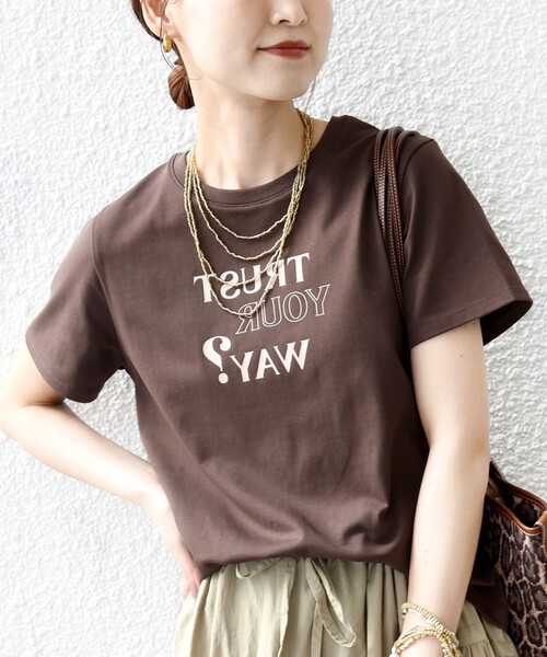 SHIPS(シップス)の「【WEB限定】オーガニック コットン コンパクト プリント TEE(Tシャツ/カットソー・レディース・ブラウン/ライトグリーン/オフホワイト・ONE SIZE)」の3枚目の写真