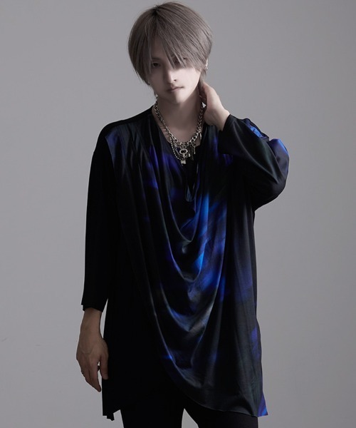 RUDOL（ルドル）の「『RUDOL/ルドル』フラワープリントドレープカットソー（Tシャツ/カットソー・メンズ・レッド/ブルー・L/M）」の2枚目の写真