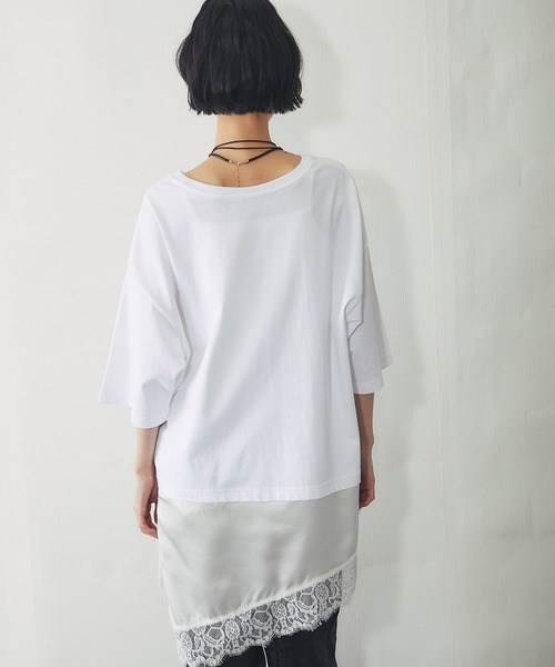 ANOTHER S(アナザーエス)の「裾サテンレース ドッキング オーバーTシャツ チュニック(Tシャツ/カットソー・レディース・ブラック/ホワイト・FREE)」の5枚目の写真