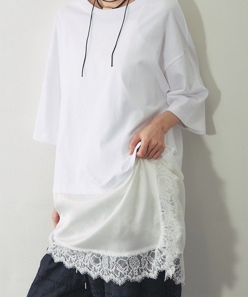 ANOTHER S(アナザーエス)の「裾サテンレース ドッキング オーバーTシャツ チュニック(Tシャツ/カットソー・レディース・ブラック/ホワイト・FREE)」の7枚目の写真