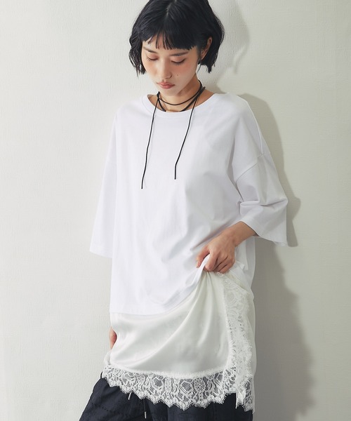 ANOTHER S(アナザーエス)の「裾サテンレース ドッキング オーバーTシャツ チュニック(Tシャツ/カットソー・レディース・ブラック/ホワイト・FREE)」の12枚目の写真