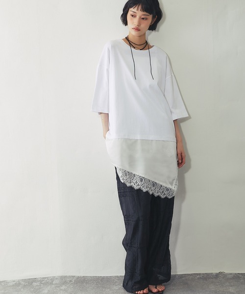 ANOTHER S(アナザーエス)の「裾サテンレース ドッキング オーバーTシャツ チュニック(Tシャツ/カットソー・レディース・ブラック/ホワイト・FREE)」の13枚目の写真