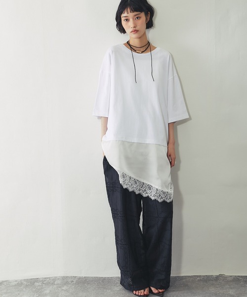 ANOTHER S(アナザーエス)の「裾サテンレース ドッキング オーバーTシャツ チュニック(Tシャツ/カットソー・レディース・ブラック/ホワイト・FREE)」の9枚目の写真