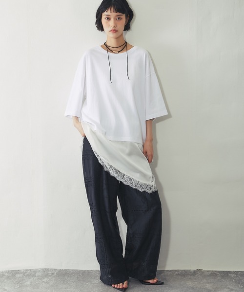 ANOTHER S(アナザーエス)の「裾サテンレース ドッキング オーバーTシャツ チュニック(Tシャツ/カットソー・レディース・ブラック/ホワイト・FREE)」の6枚目の写真