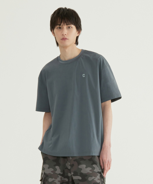 COVERNAT（カバーナット）の「スモールCロゴナイロンTシャツチャコール（Tシャツ/カットソー・メンズ・その他・SMALL/MEDIUM/LARGE/X-LARGE/XX-LARGE/X-SMALL）」の2枚目の写真