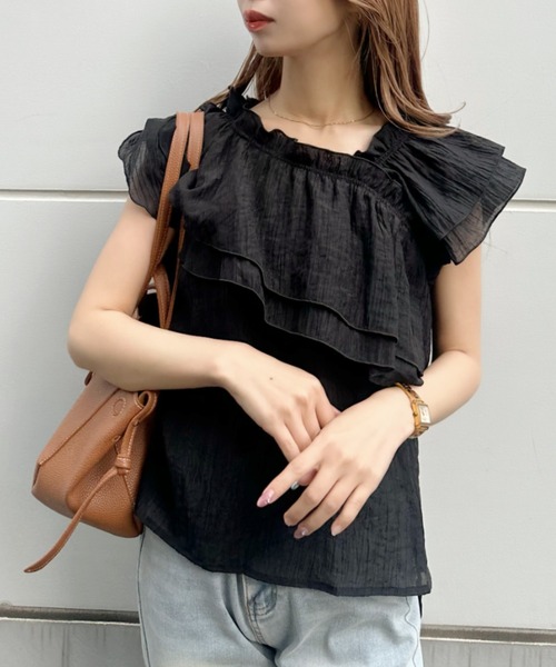 umune(ウムネ)の「ティアードブラウス アシメネック フリル ギャザー ノースリーブ シアー シースルー 透け感 ゆったり 体型カバー 春夏 韓国(シャツ/ブラウス・レディース・ブラック/ピンク/オフホワイト・FREE)」の6枚目の写真
