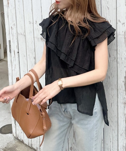 umune(ウムネ)の「ティアードブラウス アシメネック フリル ギャザー ノースリーブ シアー シースルー 透け感 ゆったり 体型カバー 春夏 韓国(シャツ/ブラウス・レディース・ブラック/ピンク/オフホワイト・FREE)」の4枚目の写真