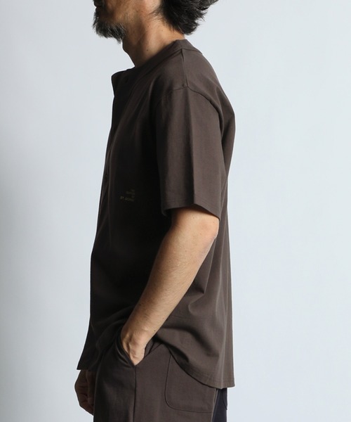 The DUFFER of ST.GEORGE(ザダファーオブセントジョージ)の「【WEB限定アイテム】8oz HEAVY WEIGHT SOLID BASEBALL TEE:セットアップ対応 8オンス ヘビーウェイト ベースボールTEE(Tシャツ/カットソー・メンズ・ブラウン/スミクロ/ネイビー・XX-LARGE/SMALL/MEDIUM/LARGE/X-LARGE)」の10枚目の写真