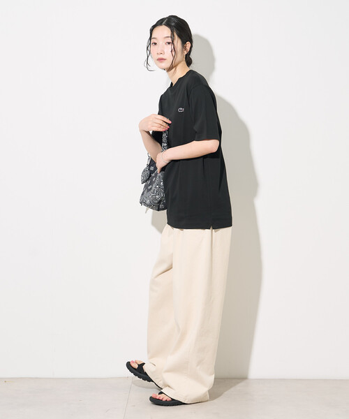 FREAK'S STORE(フリークスストア)の「LACOSTE/ラコステ アウトライン クロック クルーネック Tシャツ/ワンポイントTシャツ(Tシャツ/カットソー・レディース・ネイビー/ブラック/オフホワイト・2/3)」の6枚目の写真