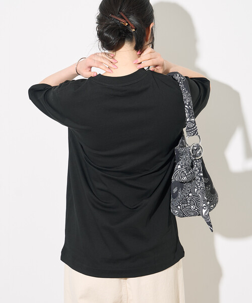 FREAK'S STORE(フリークスストア)の「LACOSTE/ラコステ アウトライン クロック クルーネック Tシャツ/ワンポイントTシャツ(Tシャツ/カットソー・レディース・ネイビー/ブラック/オフホワイト・2/3)」の10枚目の写真