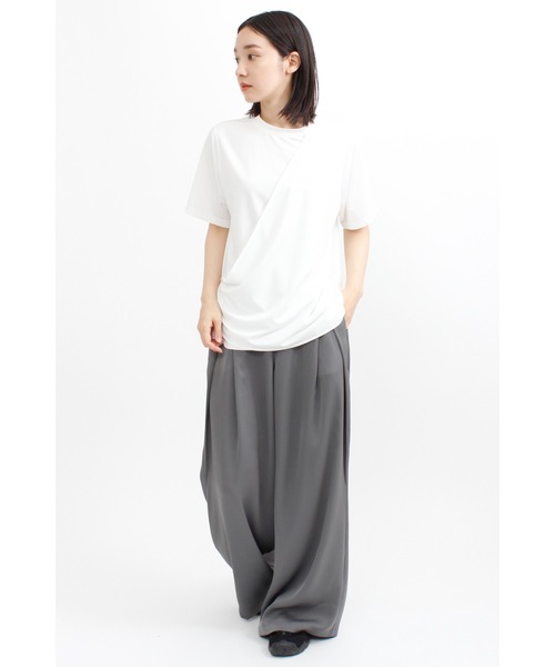 TORUNE（トルネ）の「TORUNE∴ドレープタックワイドパンツ（スラックス・レディース・ブラック/グレー・XS/S/M/L）」の5枚目の写真