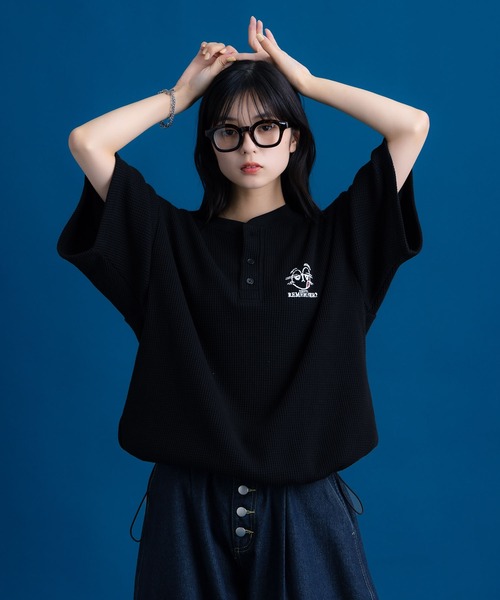 Remember.(リメンバー)の「ヘンリーネックサーマルドローコードTシャツ / Henley Neck Thermal Drawcord T-Shirt(Tシャツ/カットソー・メンズ・カモフラージュ/ブラック/ライトグリーン・MEDIUM/LARGE)」の9枚目の写真