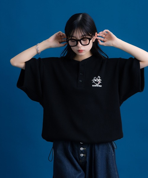 Remember.(リメンバー)の「ヘンリーネックサーマルドローコードTシャツ / Henley Neck Thermal Drawcord T-Shirt(Tシャツ/カットソー・メンズ・カモフラージュ/ブラック/ライトグリーン・MEDIUM/LARGE)」の10枚目の写真
