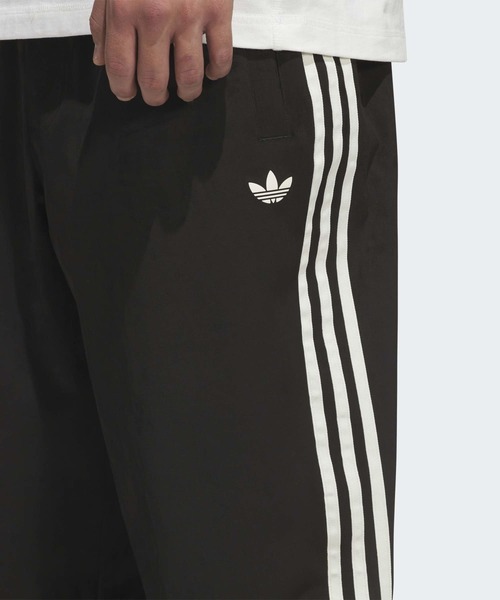 adidas(アディダス)の「スケートボーディング ビンテージ スーパーファイヤー トラックパンツ / アディダスオリジナルス adidas Originals(スウェットパンツ・メンズ・ブラック・LARGE/MEDIUM/XX-LARGE/3XL/SMALL/X-LARGE/X-SMALL)」の5枚目の写真