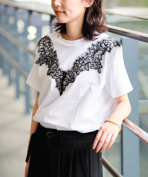 SLOBE IENA(スローブイエナ)の「アイラッシュレースTシャツ(Tシャツ/カットソー・レディース・ホワイト/グレー/ブラック・FREE)」の4枚目の写真