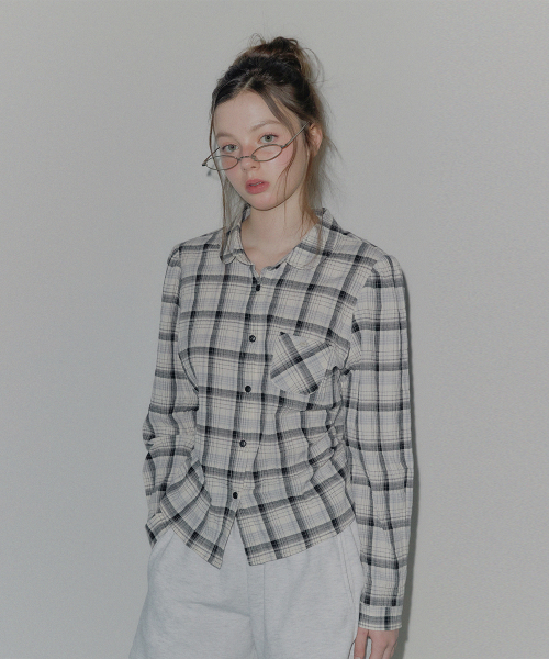 TWEE(トゥウィー)の「ケンダーチェックシャーリングスリム長袖シャツ(シャツ/ブラウス・レディース・ブラウン/ブラック・FREE)」の4枚目の写真