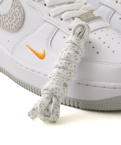 NIKE(ナイキ)の「NIKE AIR FORCE 1 '07 / ナイキ エア フォース 1 '07【SP】(スニーカー・メンズ・ホワイト・28.0cm/29.0cm/28.5cm/27.5cm/27.0cm/26.5cm/26.0cm/25.5cm)」の4枚目の写真