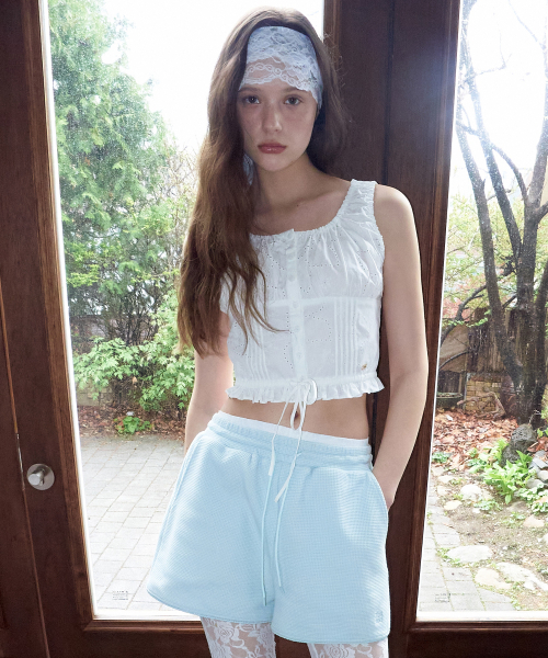 ROLAROLA(ロラロラ)の「CROP SHIRRING SLEVELESS BLOUSE WHITE(シャツ/ブラウス・レディース・ホワイト・FREE)」の2枚目の写真