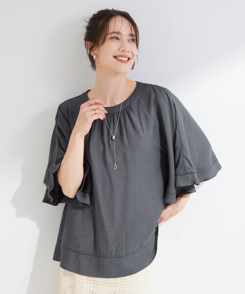SHOO・LA・RUE(シューラルー)の「【ひんやり/S-LL/洗濯機可】体型カバー ふんわりスラブポンチョ風ブラウス(シャツ/ブラウス・レディース・ダークオリーブ/チャコールグレー/ライトベージュ/ライトオレンジ系・04/03/02/01)」の5枚目の写真
