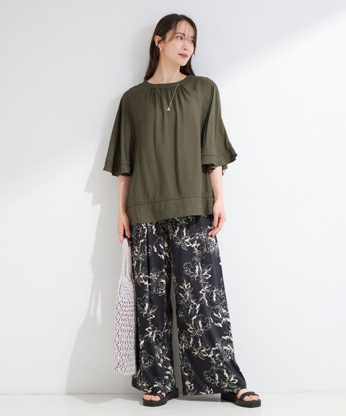 SHOO・LA・RUE(シューラルー)の「【ひんやり/S-LL/洗濯機可】体型カバー ふんわりスラブポンチョ風ブラウス(シャツ/ブラウス・レディース・ダークオリーブ/チャコールグレー/ライトベージュ/ライトオレンジ系・04/03/02/01)」の11枚目の写真