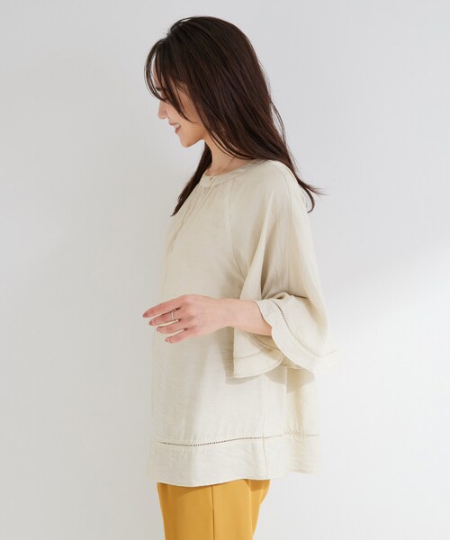 SHOO・LA・RUE(シューラルー)の「【ひんやり/S-LL/洗濯機可】体型カバー ふんわりスラブポンチョ風ブラウス(シャツ/ブラウス・レディース・ダークオリーブ/チャコールグレー/ライトベージュ/ライトオレンジ系・04/03/02/01)」の14枚目の写真