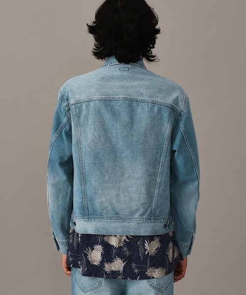 Lee(リー)の「【101 101周年記念特別モデル】ANNIVERSARY 101 RIDERS JACKET セットアップ可(デニムジャケット・メンズ・ライトインディゴブルー・X-LARGE/LARGE/MEDIUM/SMALL)」の2枚目の写真