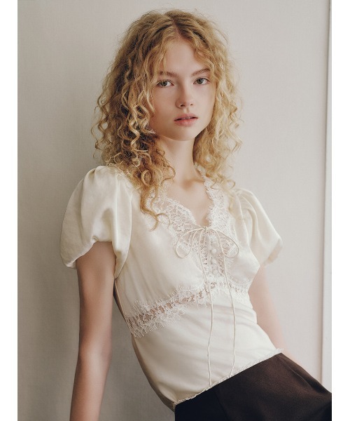 LILY BROWN(リリーブラウン)の「ヴィンテージレースサテントップス(Tシャツ/カットソー・レディース・ライトブルー/ブラック/アイボリー/ピンク・F)」の5枚目の写真