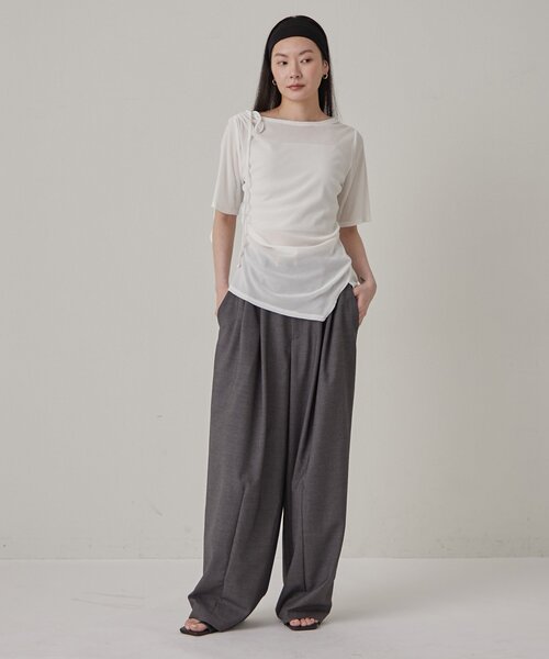 Omekashi(オメカシ)の「【肩紐のアレンジ可能◎】シアーベロアドロストTシャツ(Tシャツ/カットソー・レディース・チャコールグレー/ブラウン/オフホワイト・FREE)」の6枚目の写真
