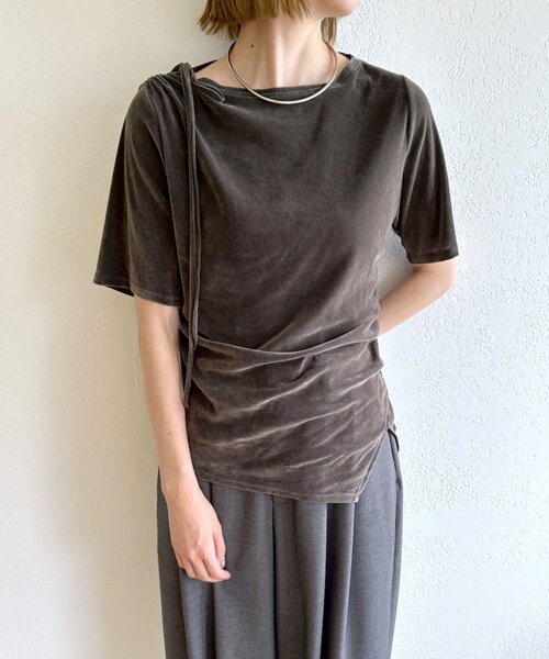 Omekashi(オメカシ)の「【肩紐のアレンジ可能◎】シアーベロアドロストTシャツ(Tシャツ/カットソー・レディース・チャコールグレー/ブラウン/オフホワイト・FREE)」の22枚目の写真