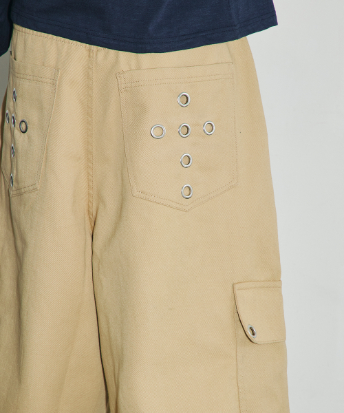 SCALLYWAG（スカリーワグ）の「クロスアイレットワイドカーゴバミューダパンツ[ベージュ]（その他パンツ・レディース・その他・SMALL/MEDIUM/LARGE）」の8枚目の写真