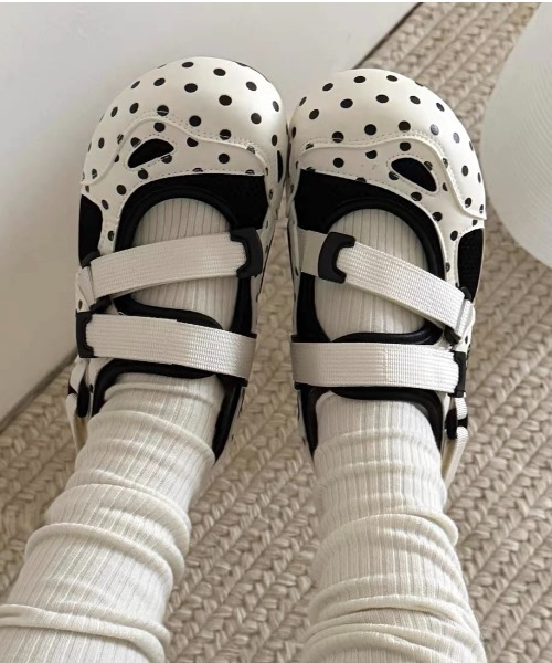 Vipoa(ヴィポア)の「Polka dots sneakers sandal(サンダル・レディース・ブラック/ホワイト/ホワイト×ブラック・SMALL/MEDIUM/LARGE)」の3枚目の写真