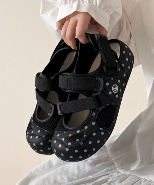 Vipoa(ヴィポア)の「Polka dots sneakers sandal(サンダル・レディース・ブラック/ホワイト/ホワイト×ブラック・SMALL/MEDIUM/LARGE)」の1枚目の写真