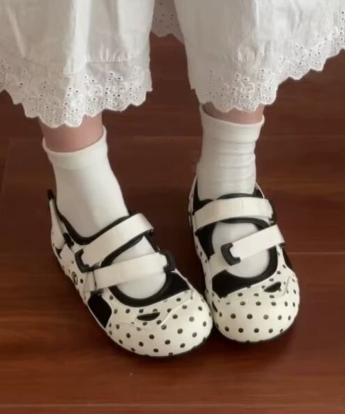 Vipoa(ヴィポア)の「Polka dots sneakers sandal(サンダル・レディース・ブラック/ホワイト/ホワイト×ブラック・SMALL/MEDIUM/LARGE)」の12枚目の写真