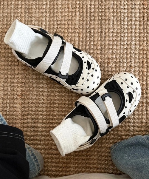 Vipoa(ヴィポア)の「Polka dots sneakers sandal(サンダル・レディース・ブラック/ホワイト/ホワイト×ブラック・SMALL/MEDIUM/LARGE)」の10枚目の写真