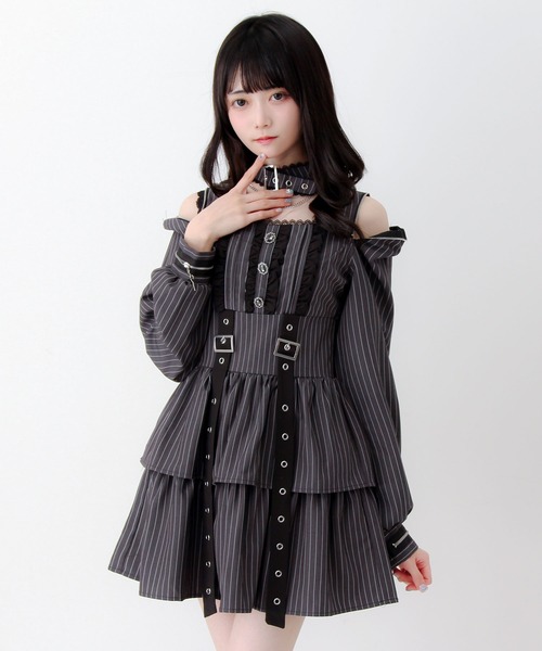 DearMyLove(ディアマイラブ)の「2wayチョーカー風クロスチェーンファスナー肩開きベルトティアードワンピース(ワンピース・レディース・ストライプ/ボルドー/ブラック・3L/LARGE/MEDIUM)」の3枚目の写真