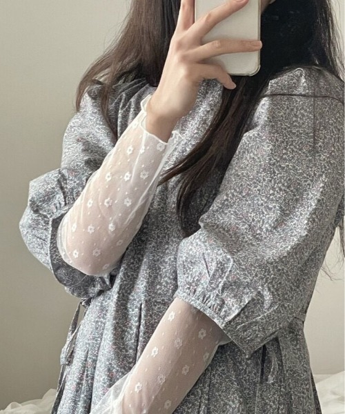 kirakiraShop（キラキラショップ）の「フラワー レース シアー トップス（Tシャツ/カットソー・レディース・ホワイト/ブラック・FREE）」の5枚目の写真