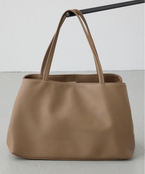 AZUL by moussy(アズールバイマウジー)の「フェイクレザー3ポケットトート 大容量 荷物多い マザーズバッグ ママバッグ 通勤バッグ A4◎ ノートパソコン◎【着用画像あり】(トートバッグ・レディース・ブラック/グレイッシュベージュ・FREE)」の1枚目の写真