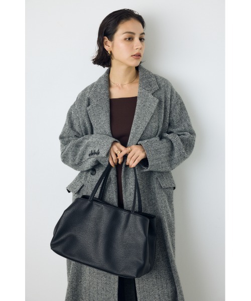 AZUL by moussy(アズールバイマウジー)の「フェイクレザー3ポケットトート 大容量 荷物多い マザーズバッグ ママバッグ 通勤バッグ A4◎ ノートパソコン◎【着用画像あり】(トートバッグ・レディース・ブラック/グレイッシュベージュ・FREE)」の5枚目の写真