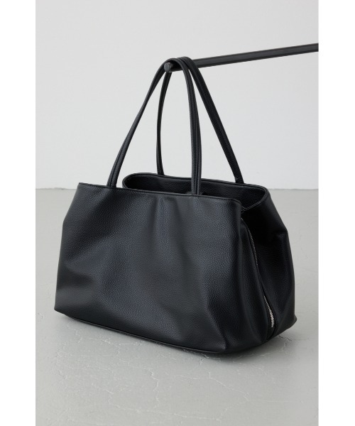 AZUL by moussy(アズールバイマウジー)の「フェイクレザー3ポケットトート 大容量 荷物多い マザーズバッグ ママバッグ 通勤バッグ A4◎ ノートパソコン◎【着用画像あり】(トートバッグ・レディース・ブラック/グレイッシュベージュ・FREE)」の7枚目の写真