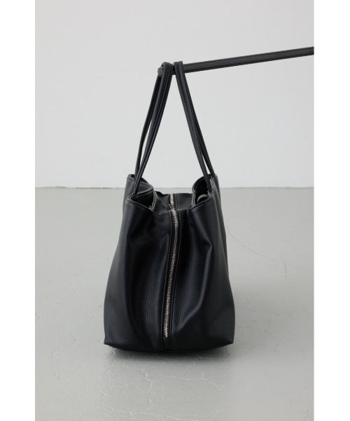 AZUL by moussy(アズールバイマウジー)の「フェイクレザー3ポケットトート 大容量 荷物多い マザーズバッグ ママバッグ 通勤バッグ A4◎ ノートパソコン◎【着用画像あり】(トートバッグ・レディース・ブラック/グレイッシュベージュ・FREE)」の8枚目の写真