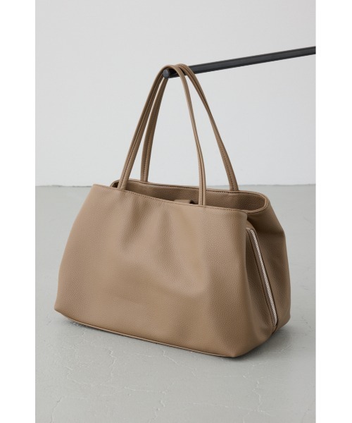 AZUL by moussy(アズールバイマウジー)の「フェイクレザー3ポケットトート 大容量 荷物多い マザーズバッグ ママバッグ 通勤バッグ A4◎ ノートパソコン◎【着用画像あり】(トートバッグ・レディース・ブラック/グレイッシュベージュ・FREE)」の18枚目の写真