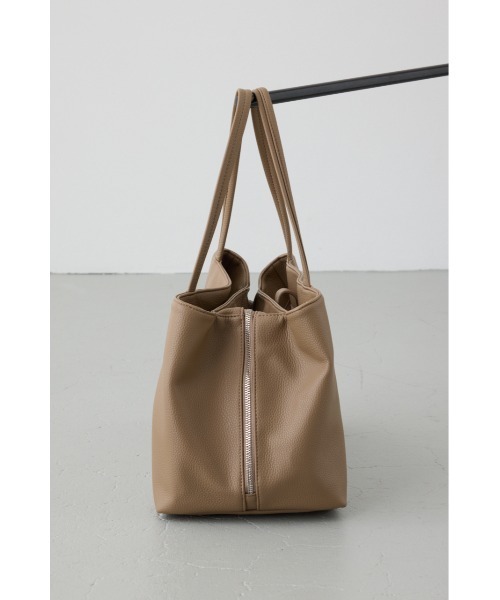 AZUL by moussy(アズールバイマウジー)の「フェイクレザー3ポケットトート 大容量 荷物多い マザーズバッグ ママバッグ 通勤バッグ A4◎ ノートパソコン◎【着用画像あり】(トートバッグ・レディース・ブラック/グレイッシュベージュ・FREE)」の19枚目の写真